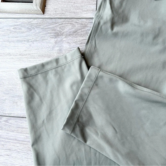 NWT Core by Carre Noir Stretch Cropped  Pants in Sage Green - Picture 6 of 10